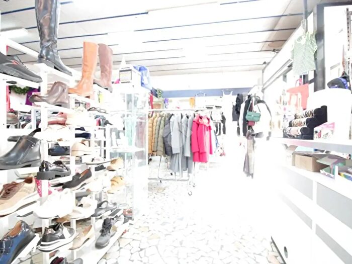 Appartamento con 10 locali in vendita in Via Marco Emilio Lepido, Bologna