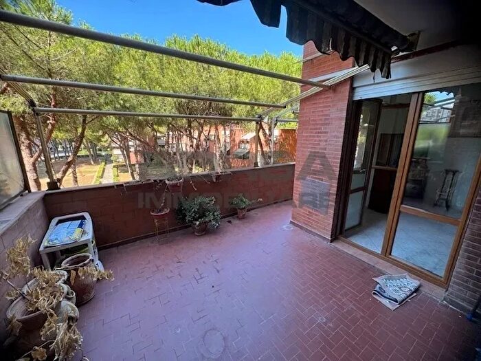 Appartamento con 6 locali in vendita in Via Maria Montessori, Livorno