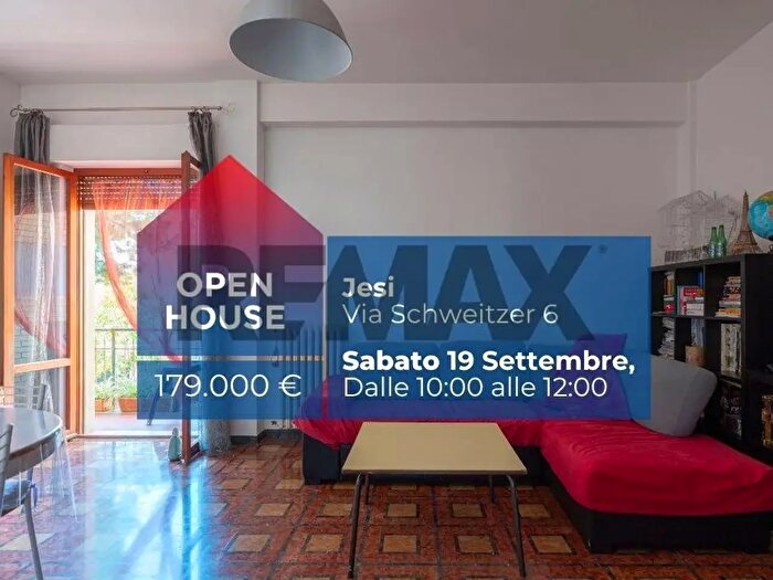 Appartamento con 6 locali in vendita in Via Schweitzer, Jesi