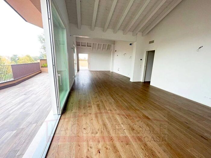 Appartamento con 7 locali in vendita in Treviso Zona Piazza Caduti, Mogliano Veneto