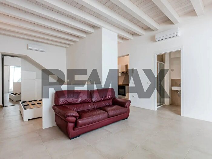 Appartamento monolocale in affitto in Via Fieramosca, Cagliari