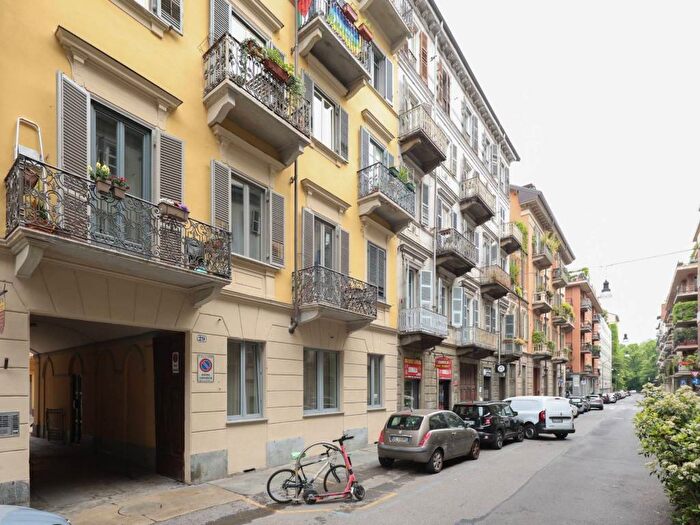 Appartamento trilocale in affitto in Via Giuseppe Baretti, San Salvario Baretti, Torino