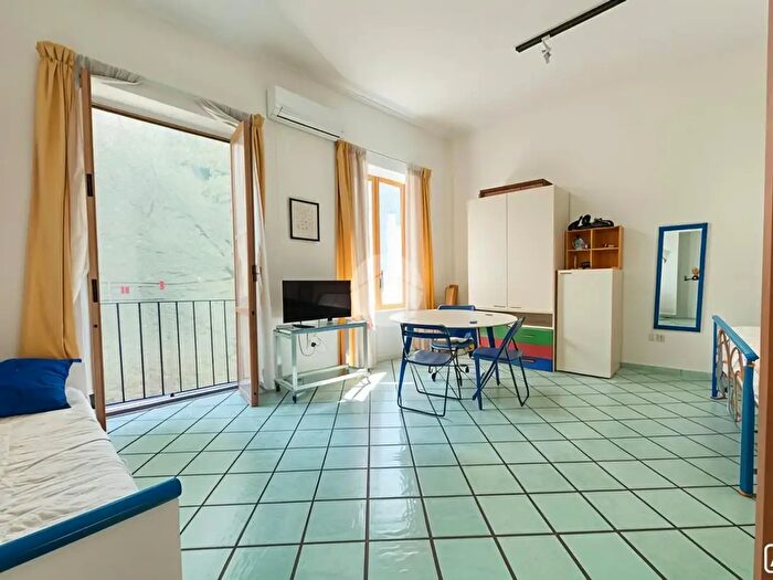 Appartamento bilocale in vendita in Vico Panettieri, Napoli