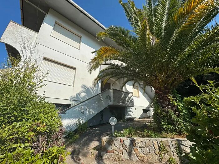 Casa con 10 locali in vendita in a Sgarallino, Rosignano Marittimo