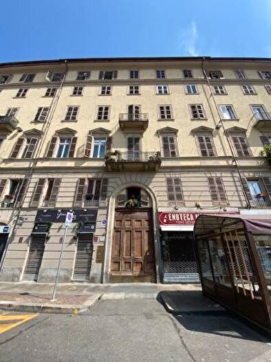 Appartamento trilocale in affitto in Via Nizza, San Salvario Baretti, Torino