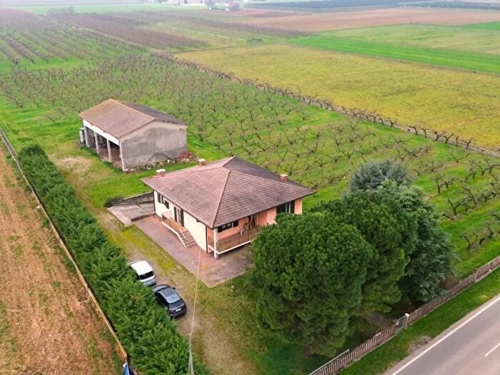 Casa quadrilocale in vendita in Valeggio Sul Mincio