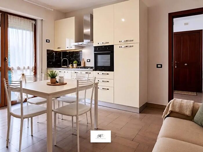 Appartamento trilocale in vendita in Viale Cristoforo Colombo, Camaiore