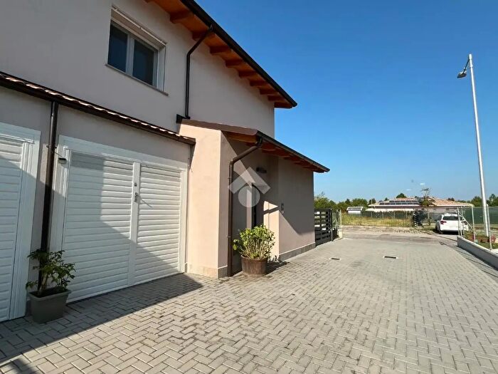 Casa quadrilocale in vendita in Via Rino Pezzoli, Malalbergo