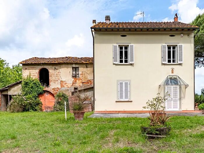Casa con 11 locali in vendita in Pinete Fi, Fucecchio