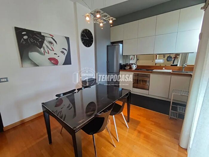 Appartamento trilocale in vendita in Viale Bacchiglione, Milano