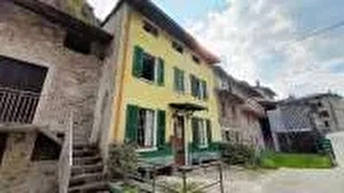 Casa con 5 locali in vendita in Forcola