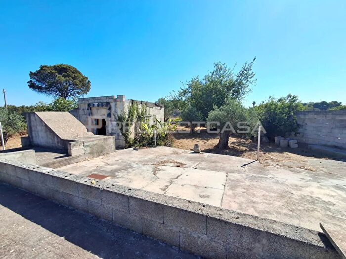 Casa trilocale in vendita in Via Monteroni Mellone, Maglie