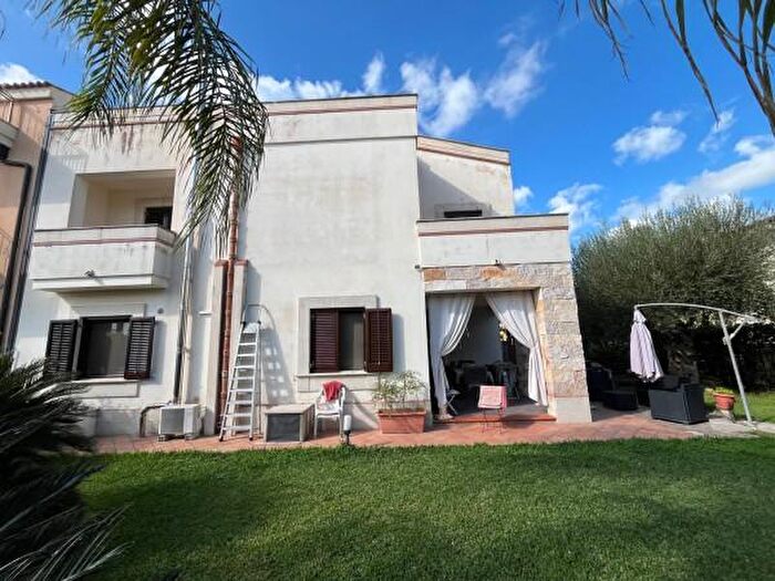 Casa con 5 locali in vendita in Via Dottor Giuseppe Riscica, Avola