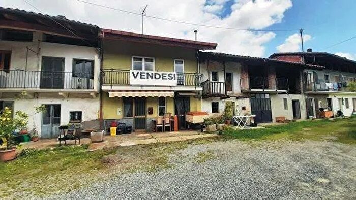 Casa con 6 locali in vendita in Via Braidacroce Valperga, Valperga