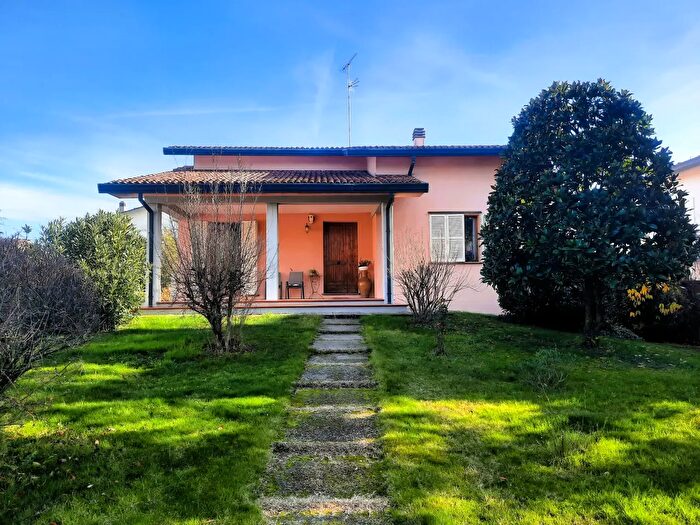 Casa con 8 locali in vendita in Via Modena, Massa Lombarda