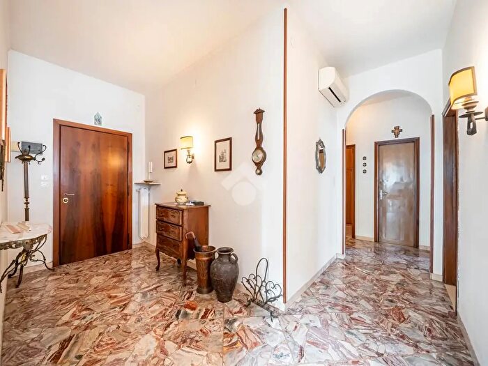 Appartamento quadrilocale in vendita in Via Monfalcone, Verona