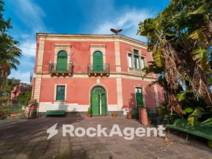 Casa con 6 locali in vendita in Strada, Giarre