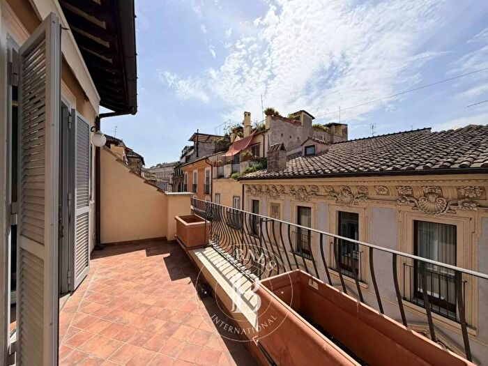 Appartamento trilocale in affitto in Via del Governo Vecchio, Piazza Navona, Roma