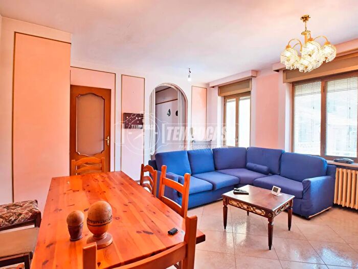 Casa con 5 locali in vendita in Lenta