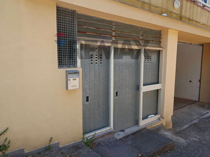 Appartamento con 10 locali in vendita in Via Palmiro Togliatti, Ragusa