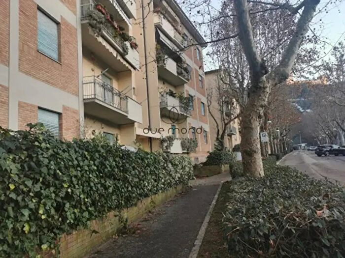 Appartamento con 5 locali in vendita in Via Cacciatori delle Alpi, Spoleto