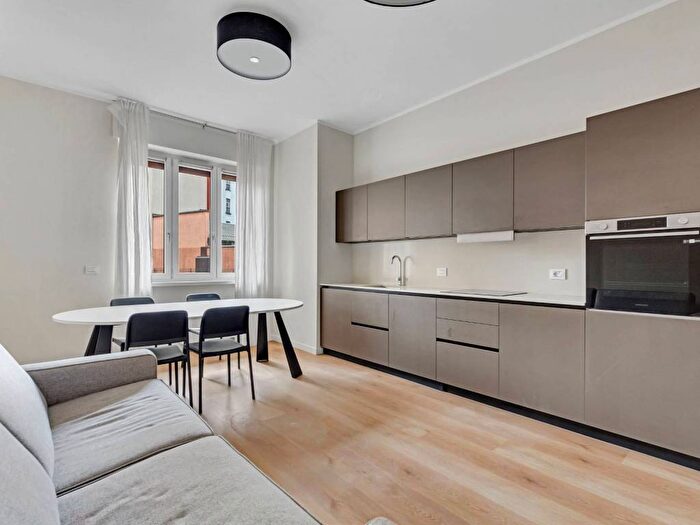 Appartamento quadrilocale in affitto in Via Filippo Argelati, Navigli Darsena, Milano