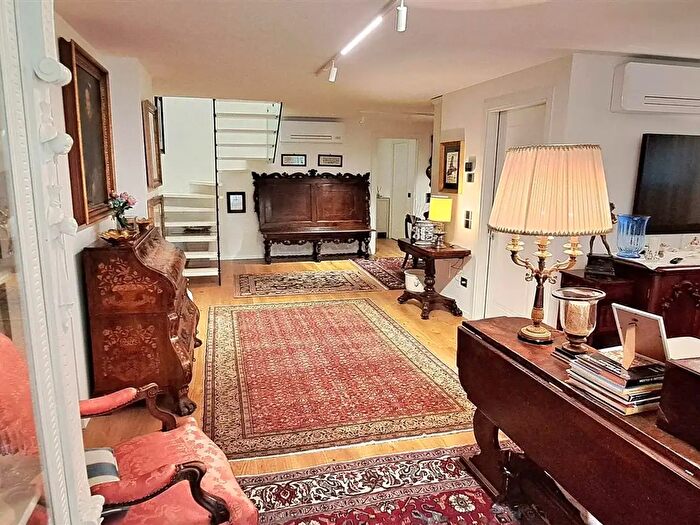 Appartamento con 9 locali in vendita in Porta Romana, Firenze