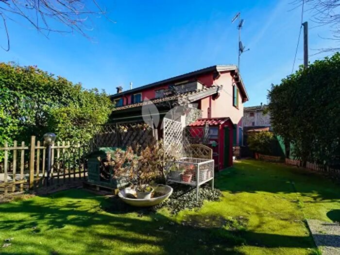 Appartamento trilocale in vendita in Strada Castellarso, Parma