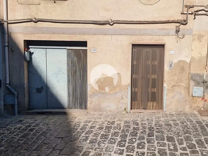 Appartamento con 6 locali in vendita in Nicosia