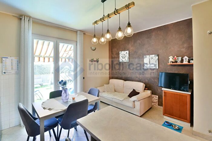 Case in Vendita e in Affitto - 3