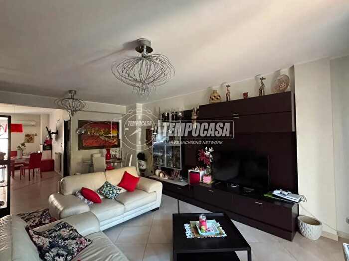 Appartamento con 5 locali in vendita in Via Conte Federico, Palermo