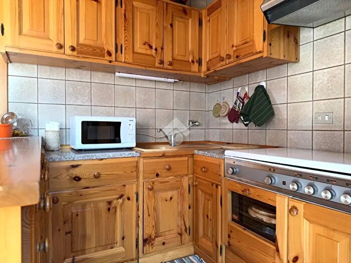 Appartamento trilocale in affitto in Via Borgonuovo, Valdidentro