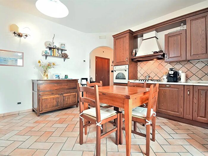 Appartamento trilocale in vendita in Via Cesare Borri, Poggibonsi