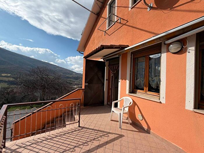 Appartamento quadrilocale in affitto in Strada Provinciale Fiastra Bolognola, Fiastra