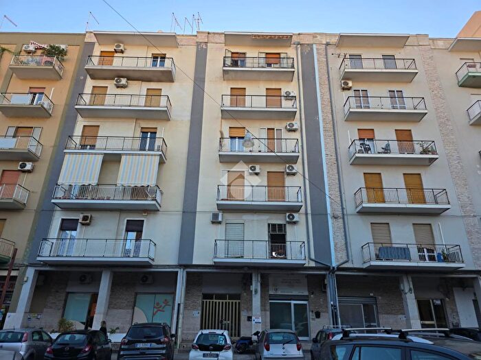 Appartamento con 5 locali in vendita in Via Pietro Novelli, Siracusa