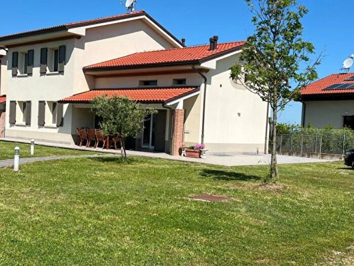 Casa con 6 locali in vendita in Santarcangelo Di Romagna