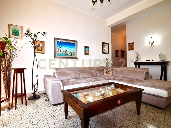 Appartamento quadrilocale in vendita in Largo Bisacquino, Palermo