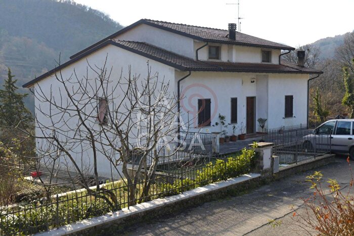 Casa con 12 locali in vendita in Via Luigi Einaudi B, Talla