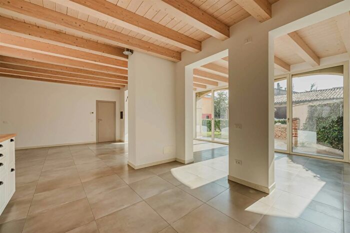 Casa con 7 locali in vendita in Via Carducci Mirano, Mirano