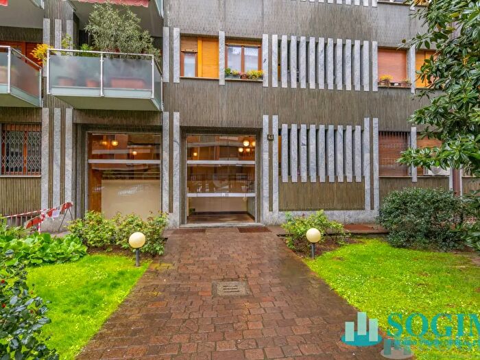 Appartamento trilocale in affitto in Via Morosini, Milano