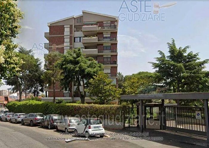 Appartamento quadrilocale in vendita in Via Mar della Cina, Roma