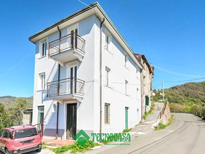 Casa quadrilocale in vendita in Via Fogana, Podenzana