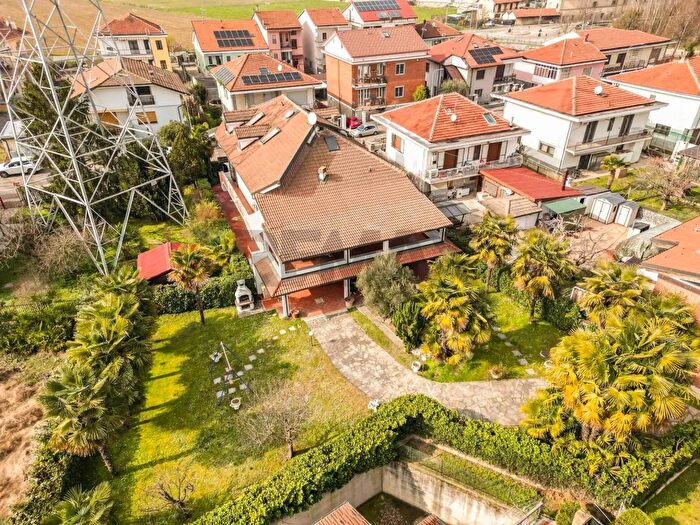 Casa con 8 locali in vendita in Via Tagliaferro, Moncalieri