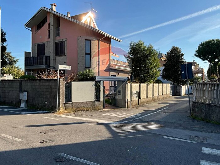Casa con 5 locali in vendita in Via Paganini, Cesate