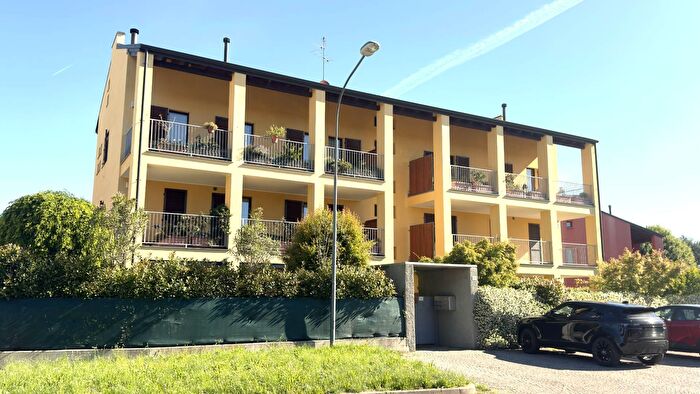 Appartamento quadrilocale in vendita in Via Isarco, Vimercate