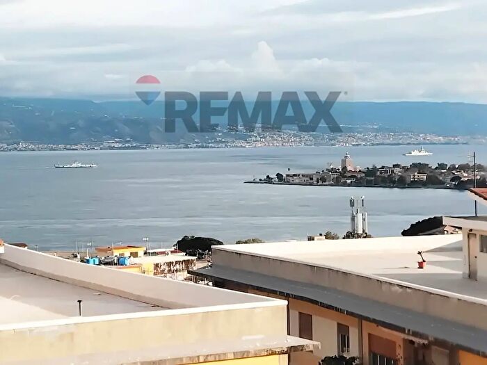 Appartamento quadrilocale in vendita in Via Grattugeri, Messina