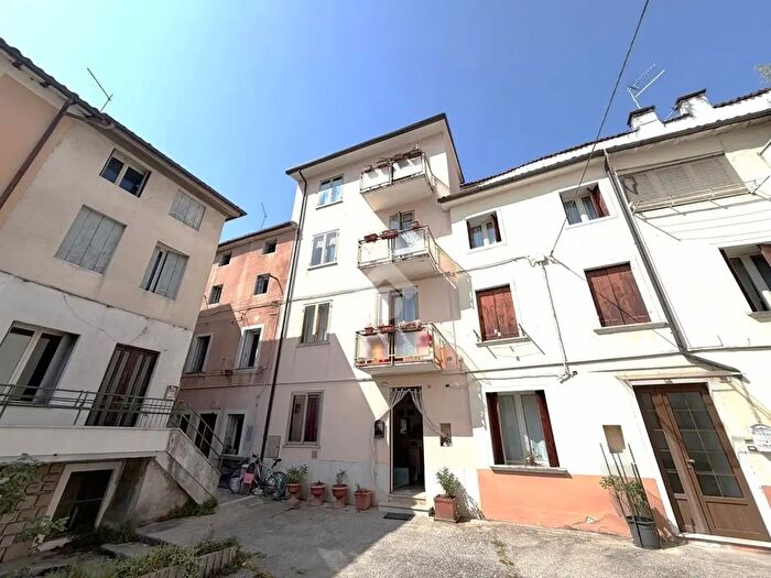 Appartamento con 6 locali in vendita in Via Rio, Valdagno