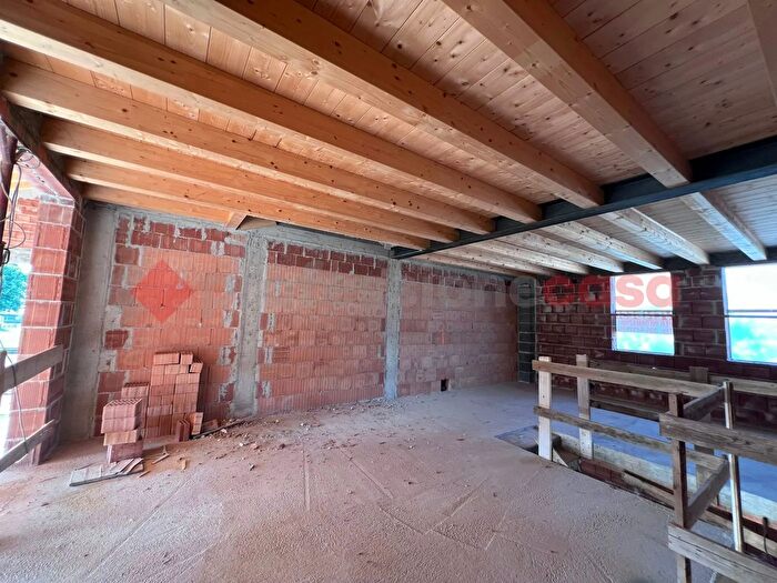 Casa con 5 locali in vendita in Roveredo Di Gua