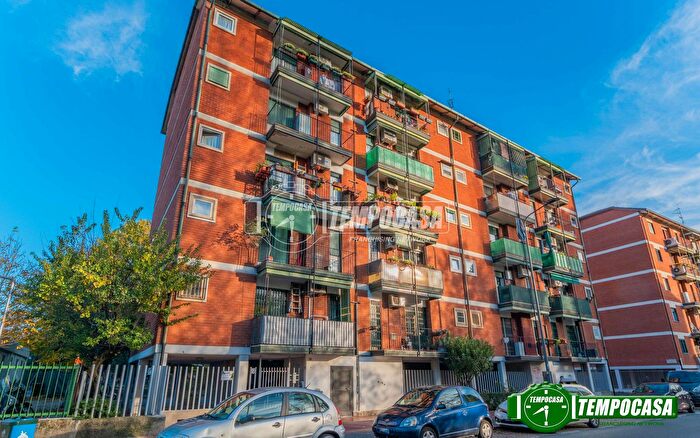 Appartamento trilocale in vendita in Via Longarone, Milano