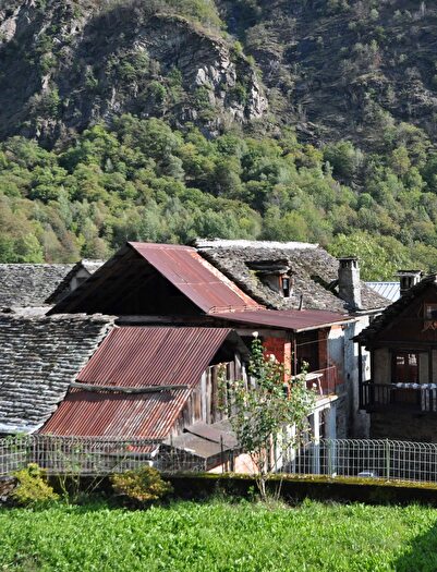 Appartamento quadrilocale in vendita in Frazione Locasca, Antrona Schieranco